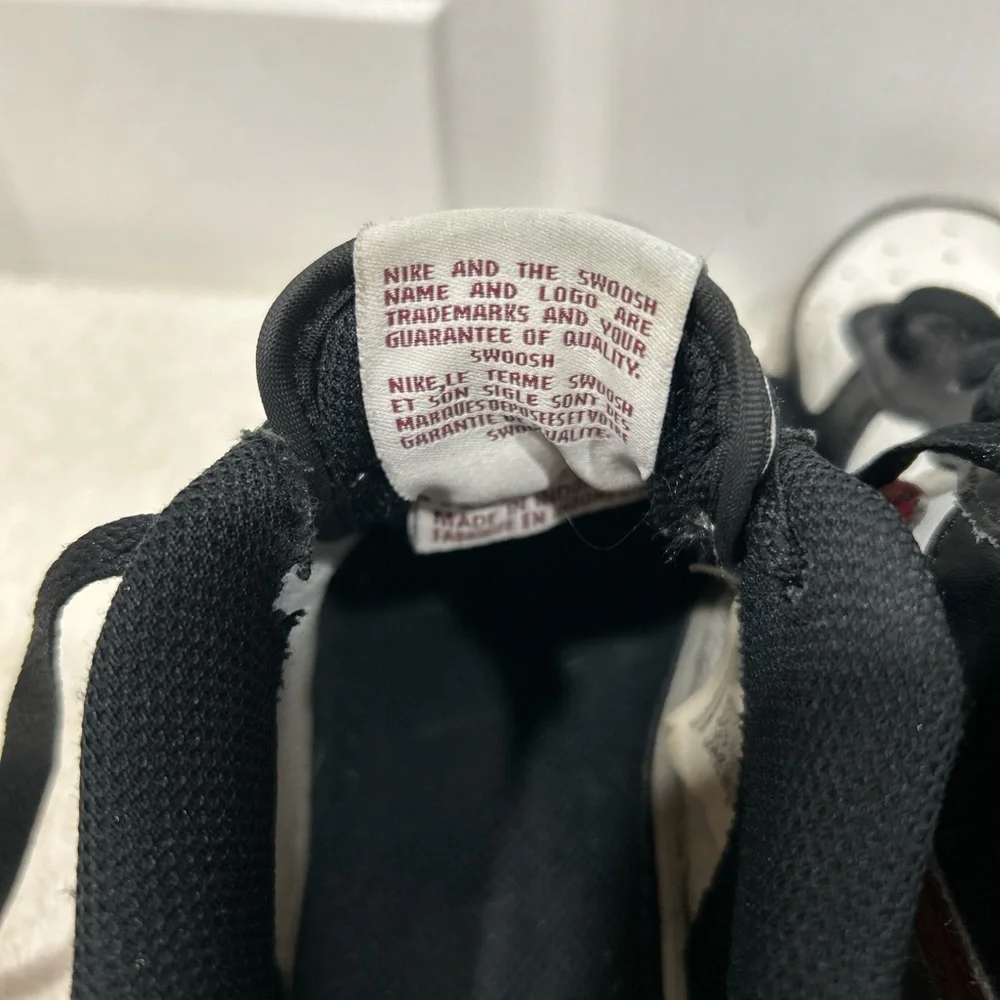 Nike Kids Black White and Maroon Low-Top Sneakers
